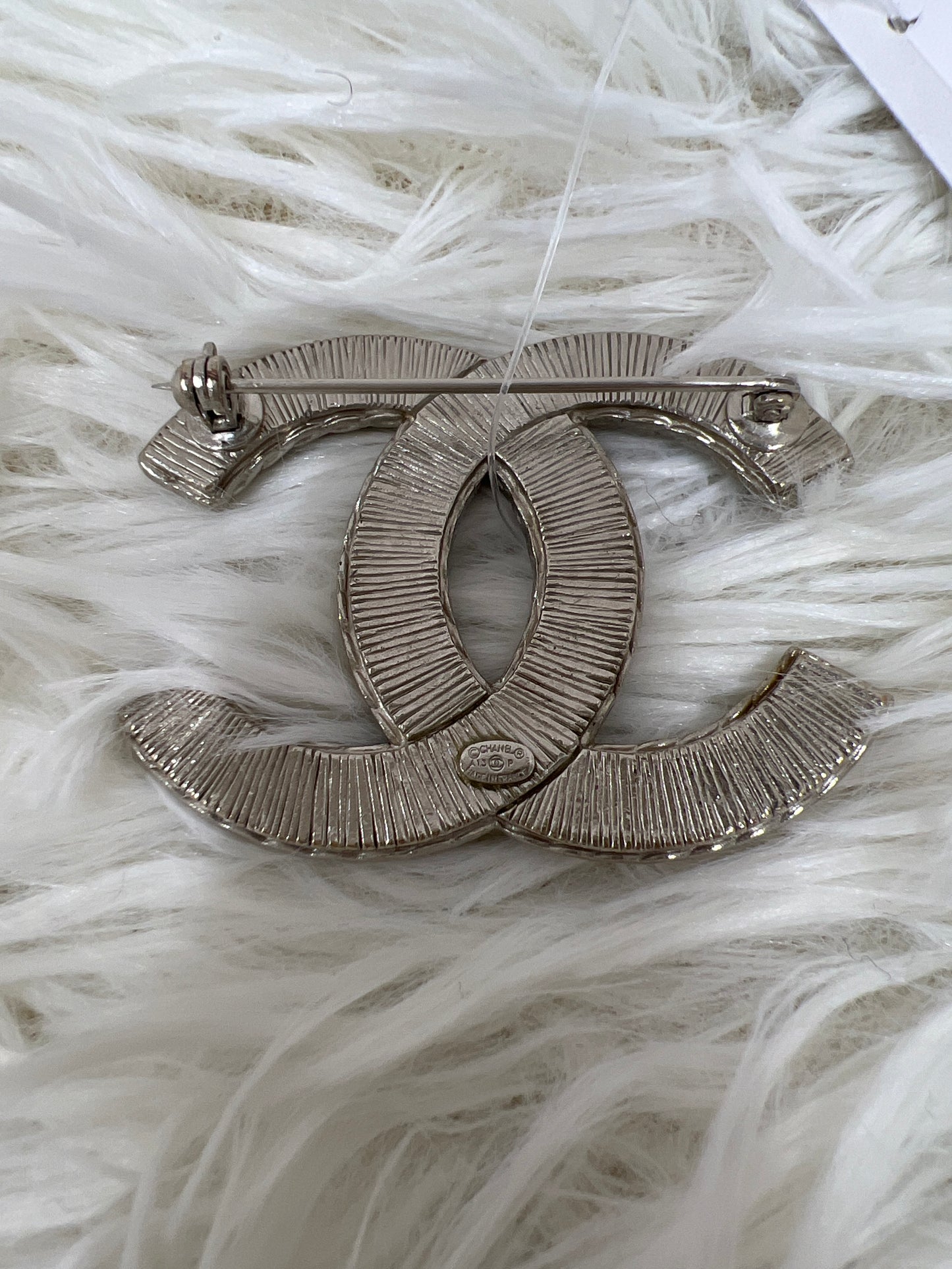 Chanel Gold Brooches A-17545