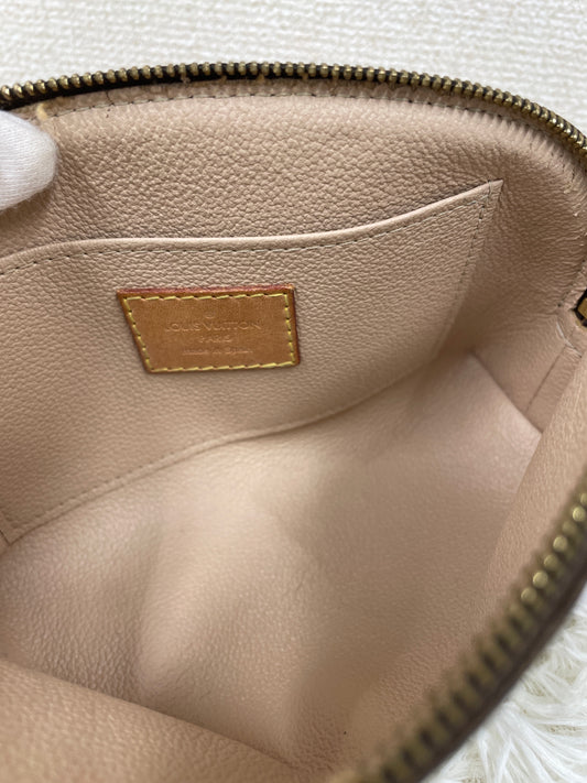 Louis Vuitton Brown Pouches A-17590