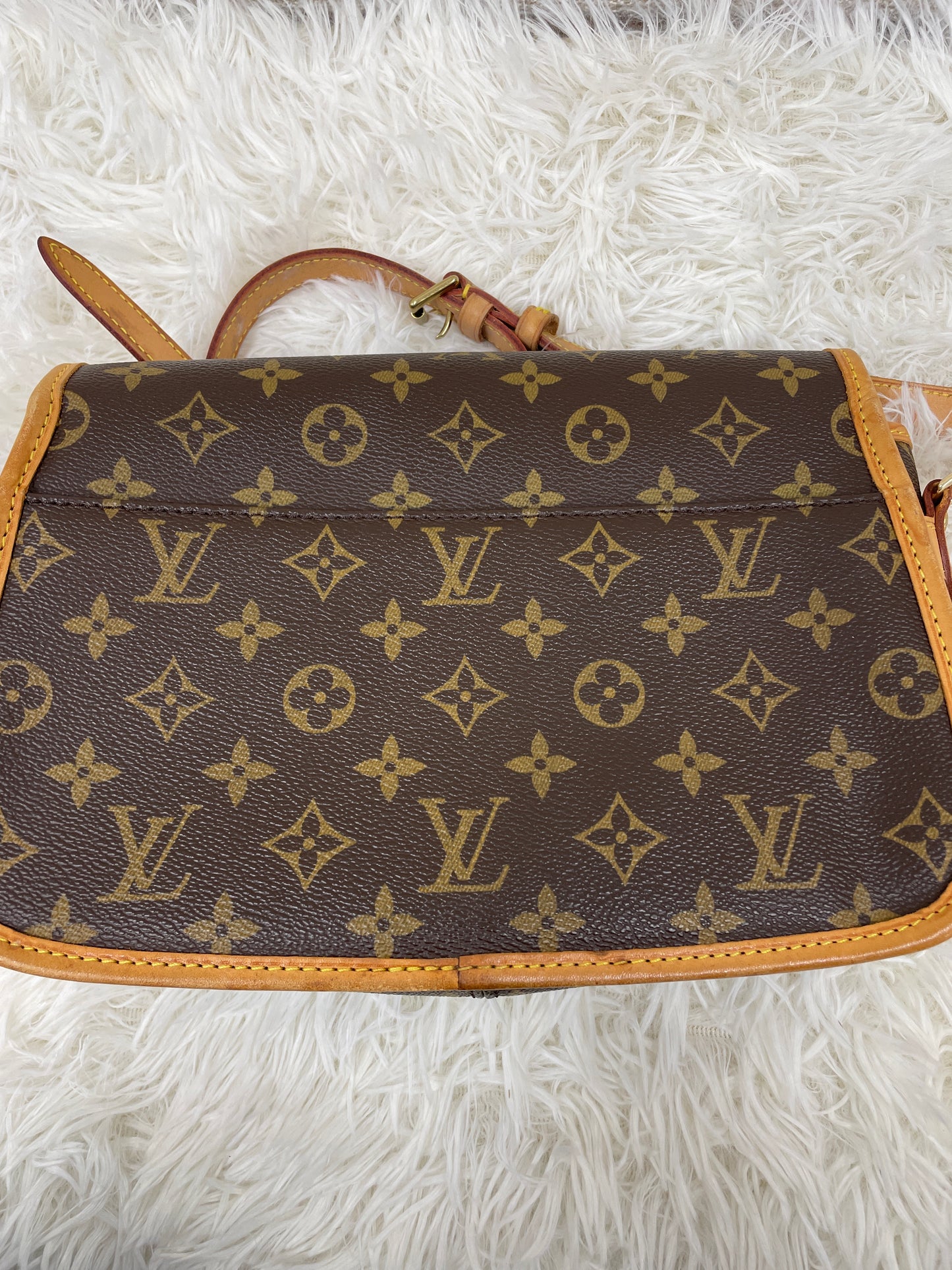 Louis Vuitton Brown Shoulder Bags A-17610