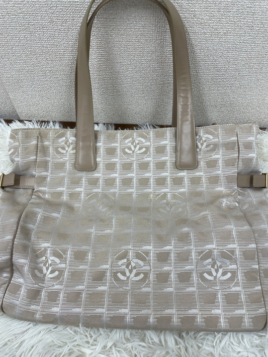 Chanel Beige Tote Bags A-17650