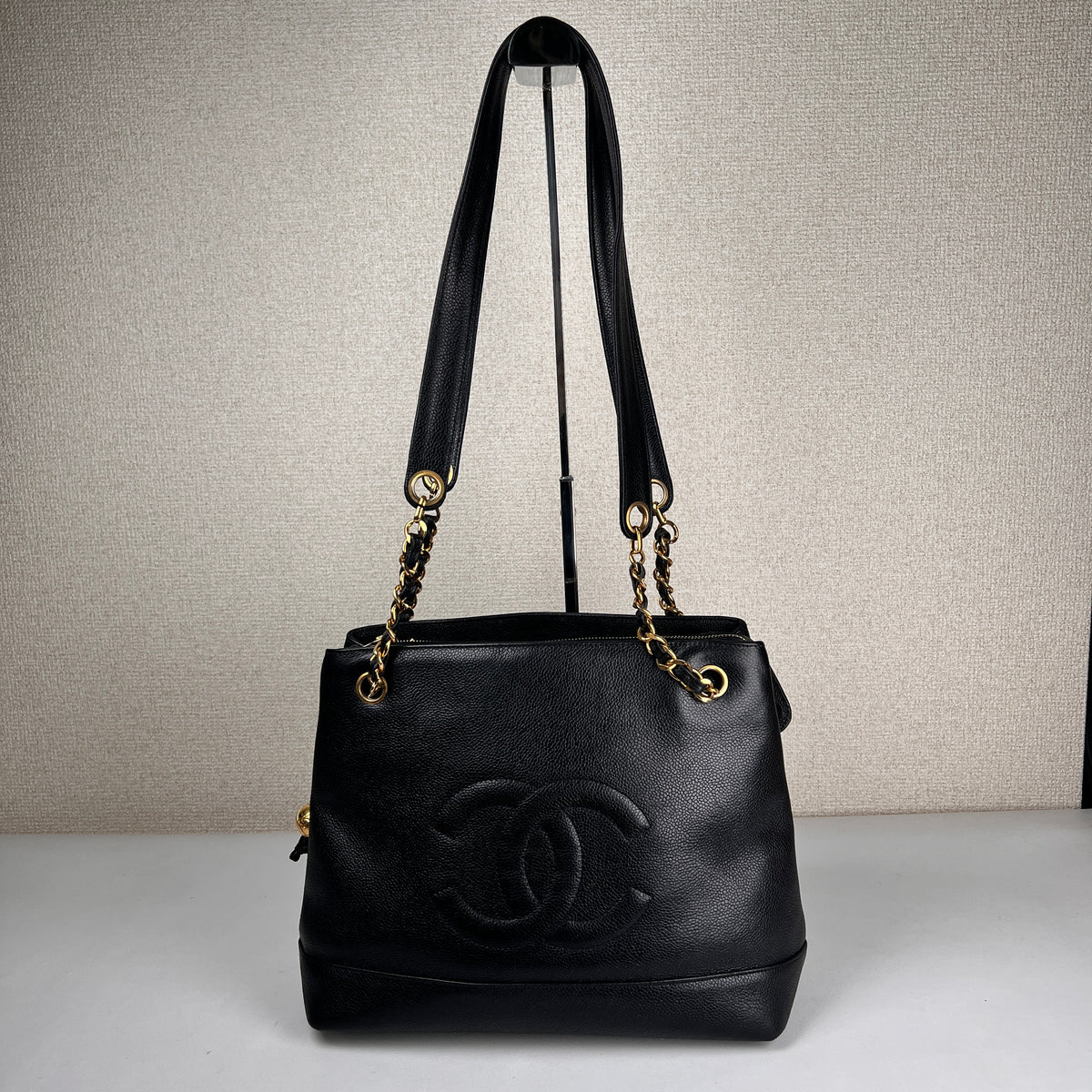 Chanel Black Shoulder Bags A-17681