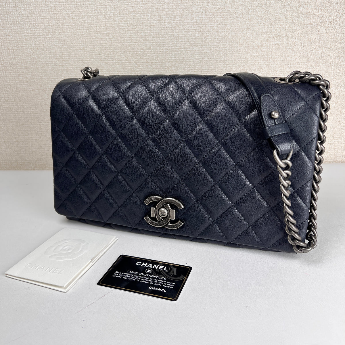Chanel Black Shoulder Bags A-17682