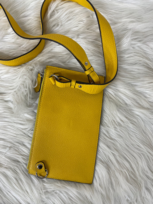Fendi Yellow Shoulder Bags A-17730