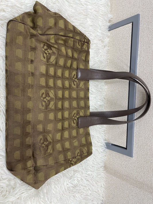 Chanel Beige Tote Bags A-17821