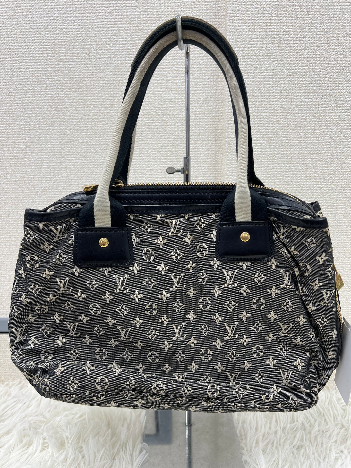 Louis Vuitton Black Handle Bags A-17825