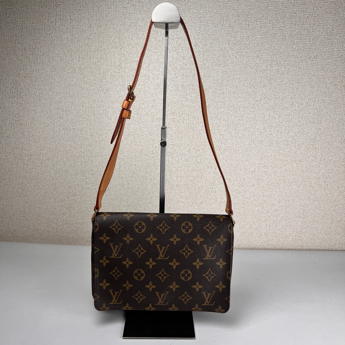 Louis Vuitton Brown Shoulder Bags A-17827