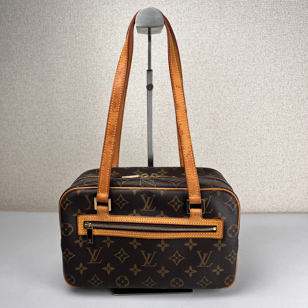 Louis Vuitton Brown Shoulder Bags A-17828