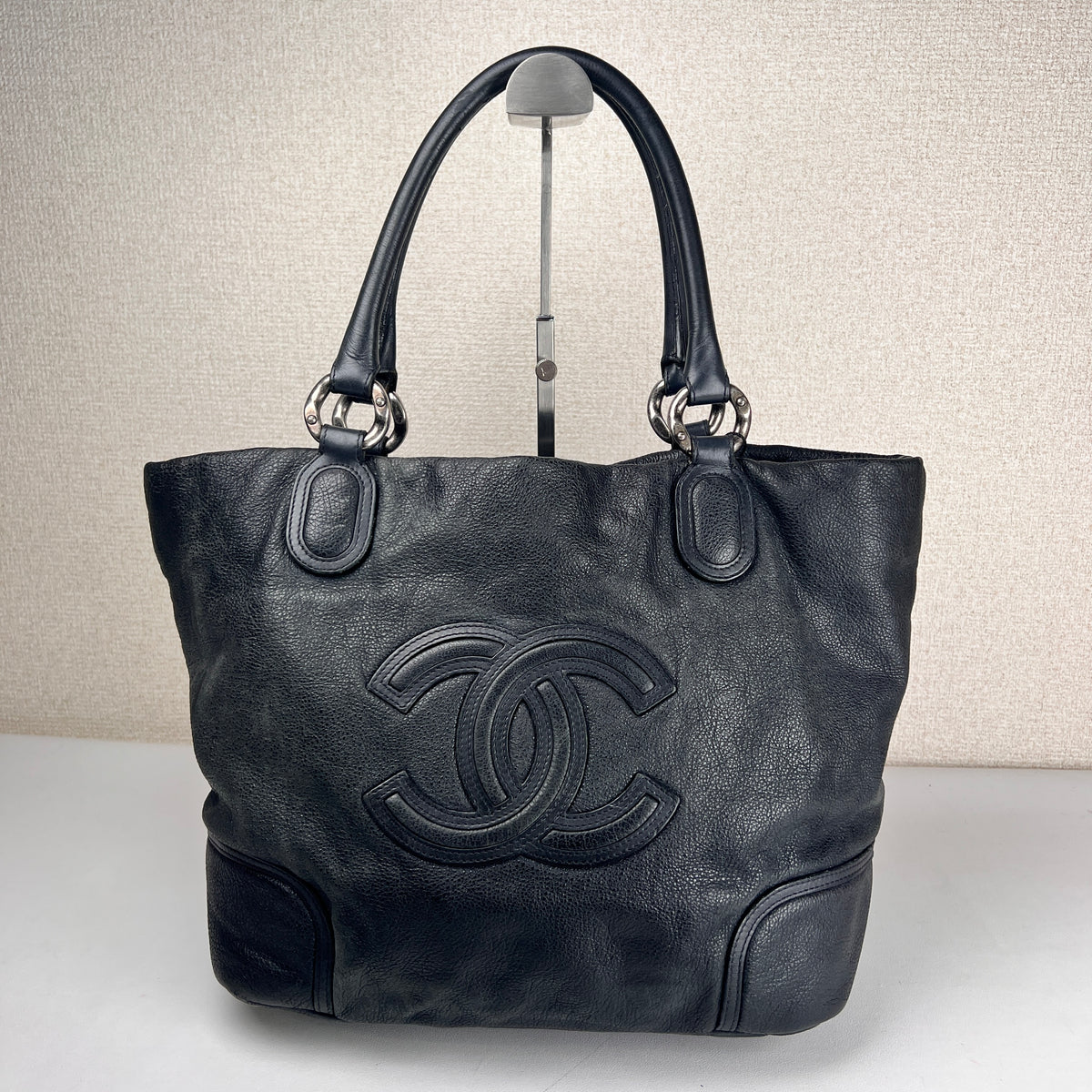 Chanel Black Shoulder Bags A-17971