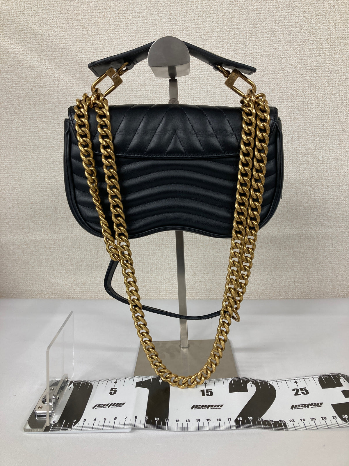 Louis Vuitton Black Shoulder Bags A-17973