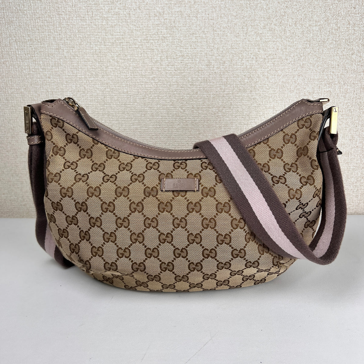 Gucci Beige Shoulder Bags A-17988