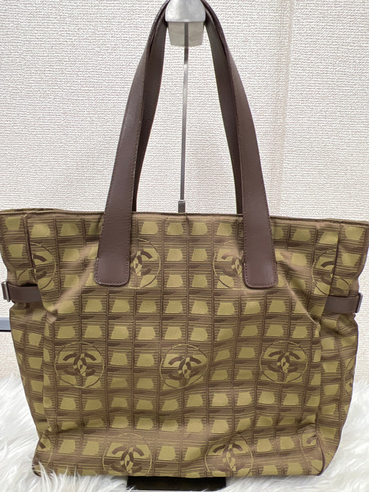 Chanel Green Tote Bags A-17996