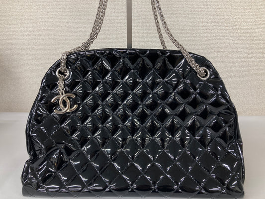 Chanel Black Shoulder Bags A-18087