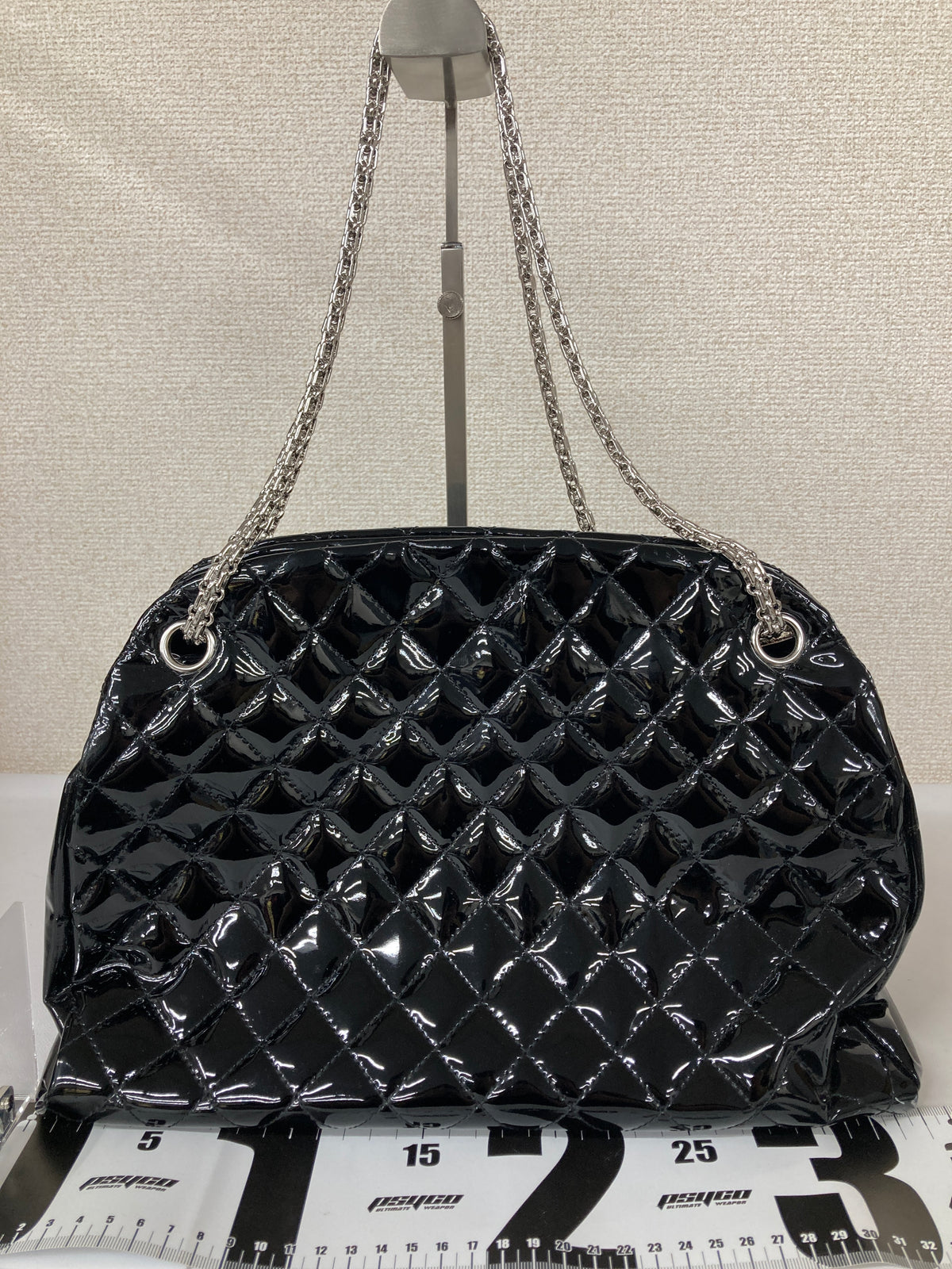 Chanel Black Shoulder Bags A-18087