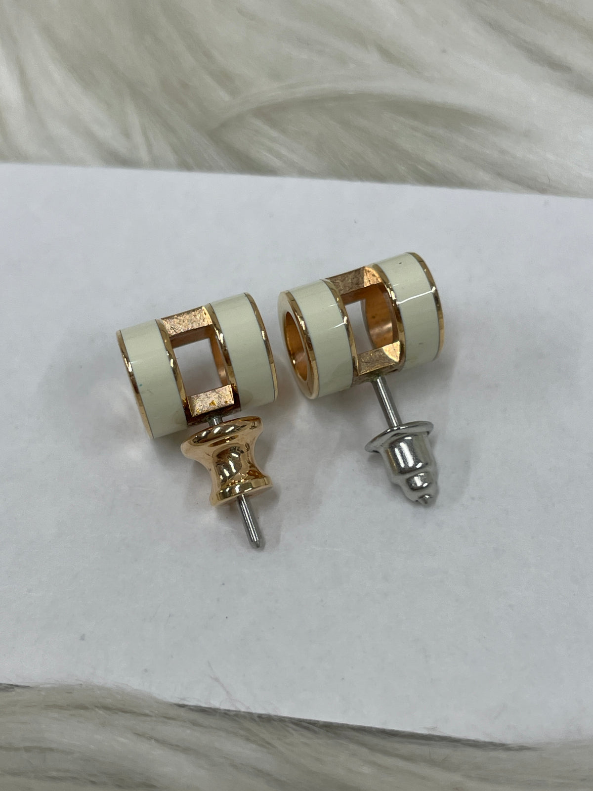 Hermes Gold Earrings A-18321