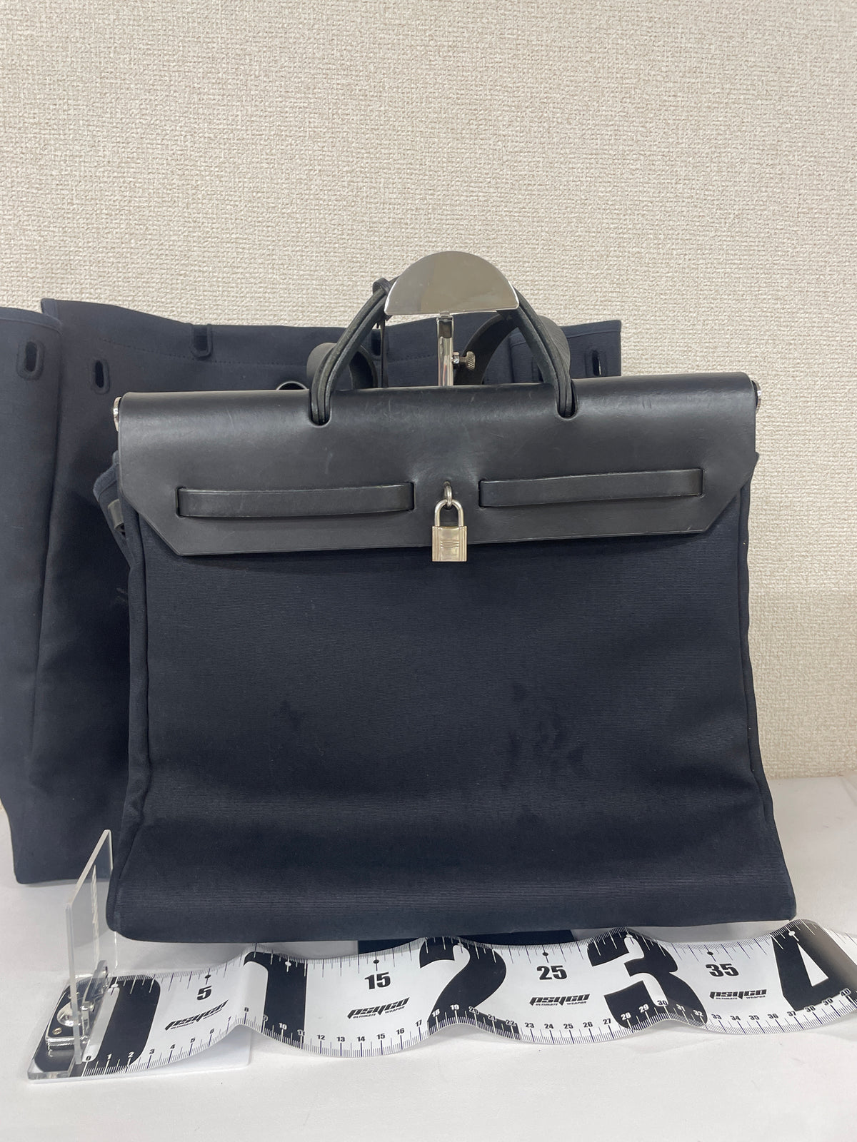 Hermes Black Shoulder Bags A-18323
