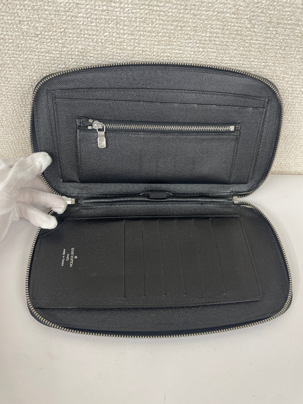 Louis Vuitton Black Handle Bags A-18327