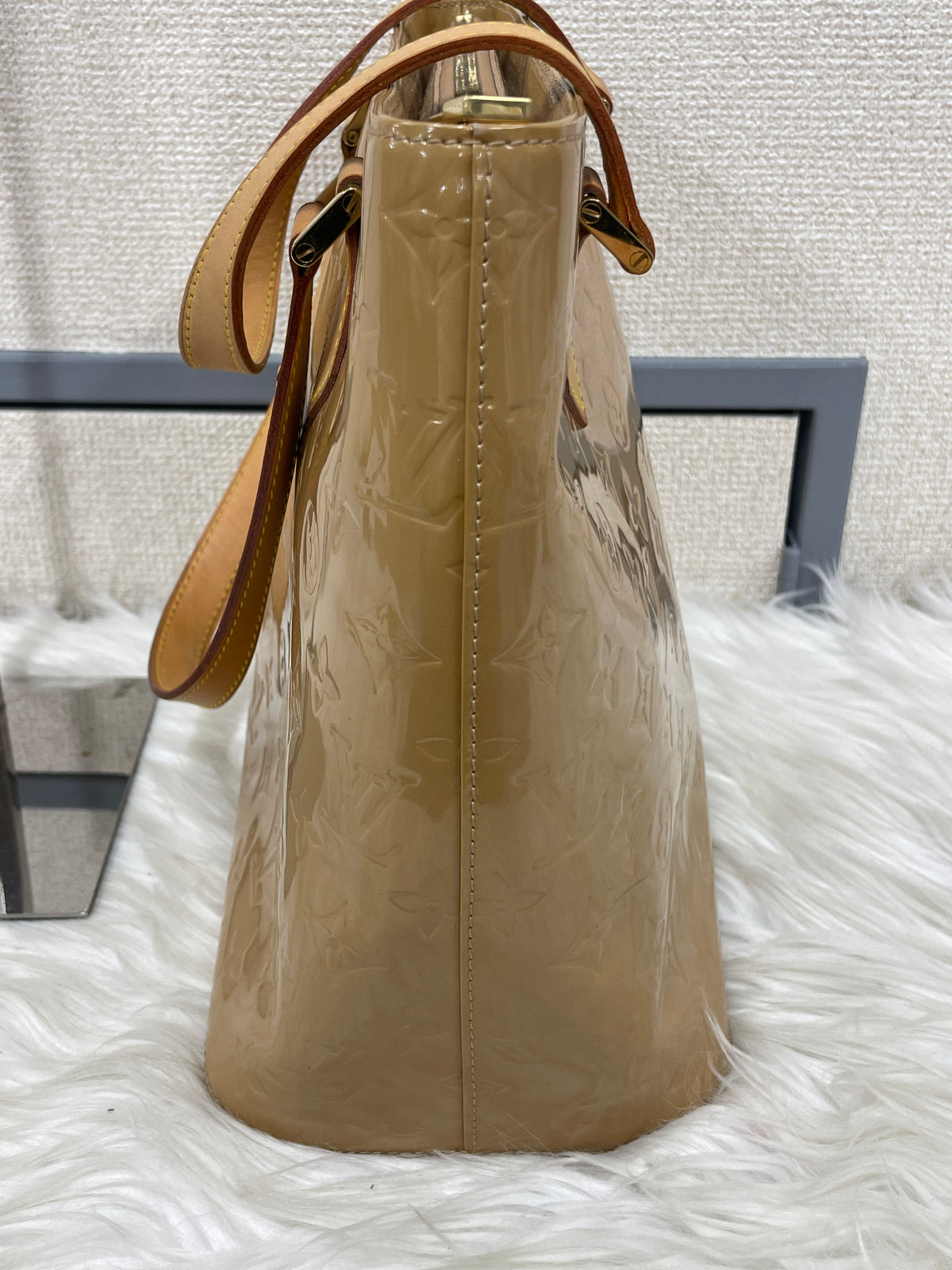 Louis Vuitton Beige Tote Bags A-18379