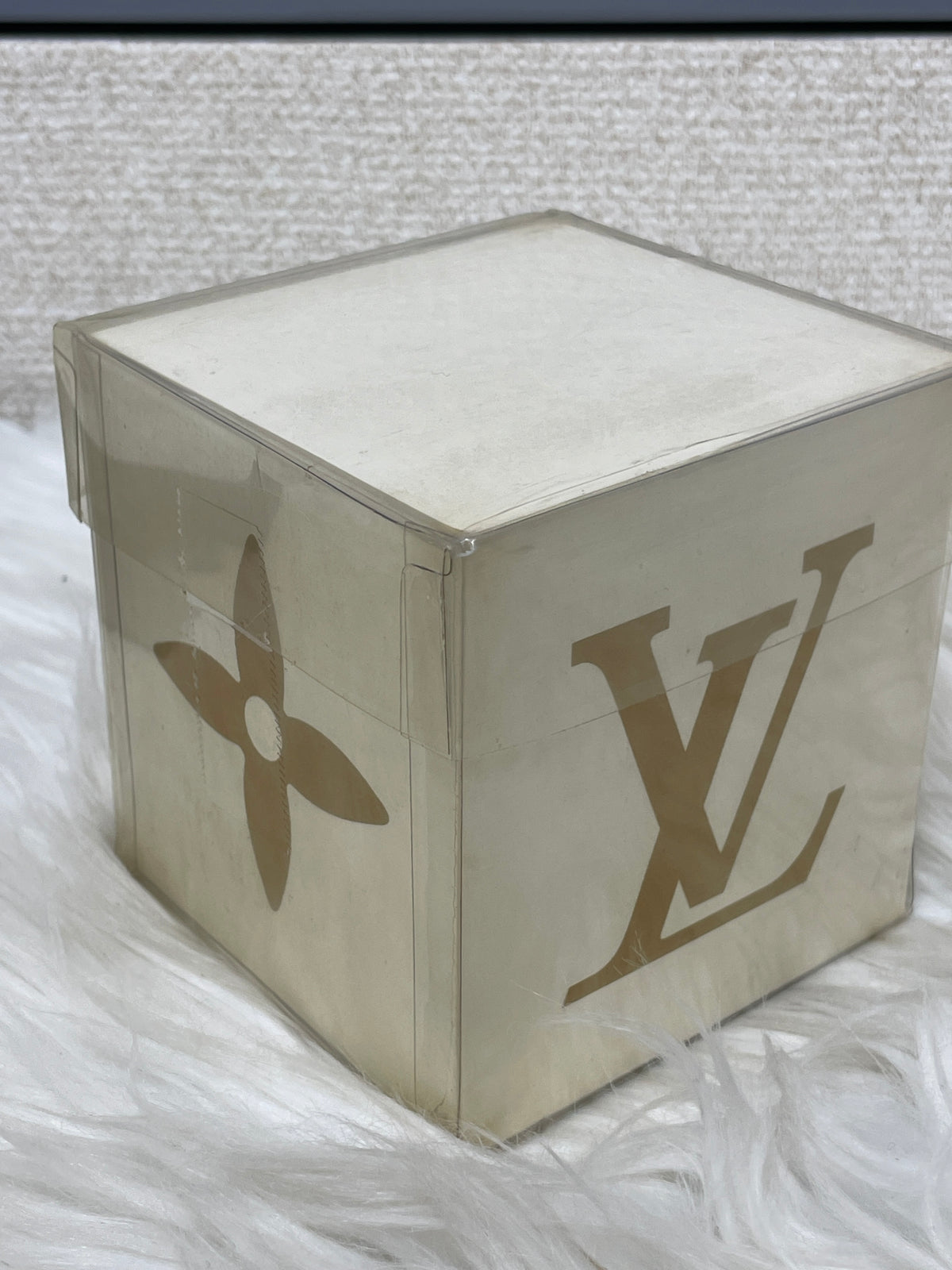 Louis Vuitton White A-18398