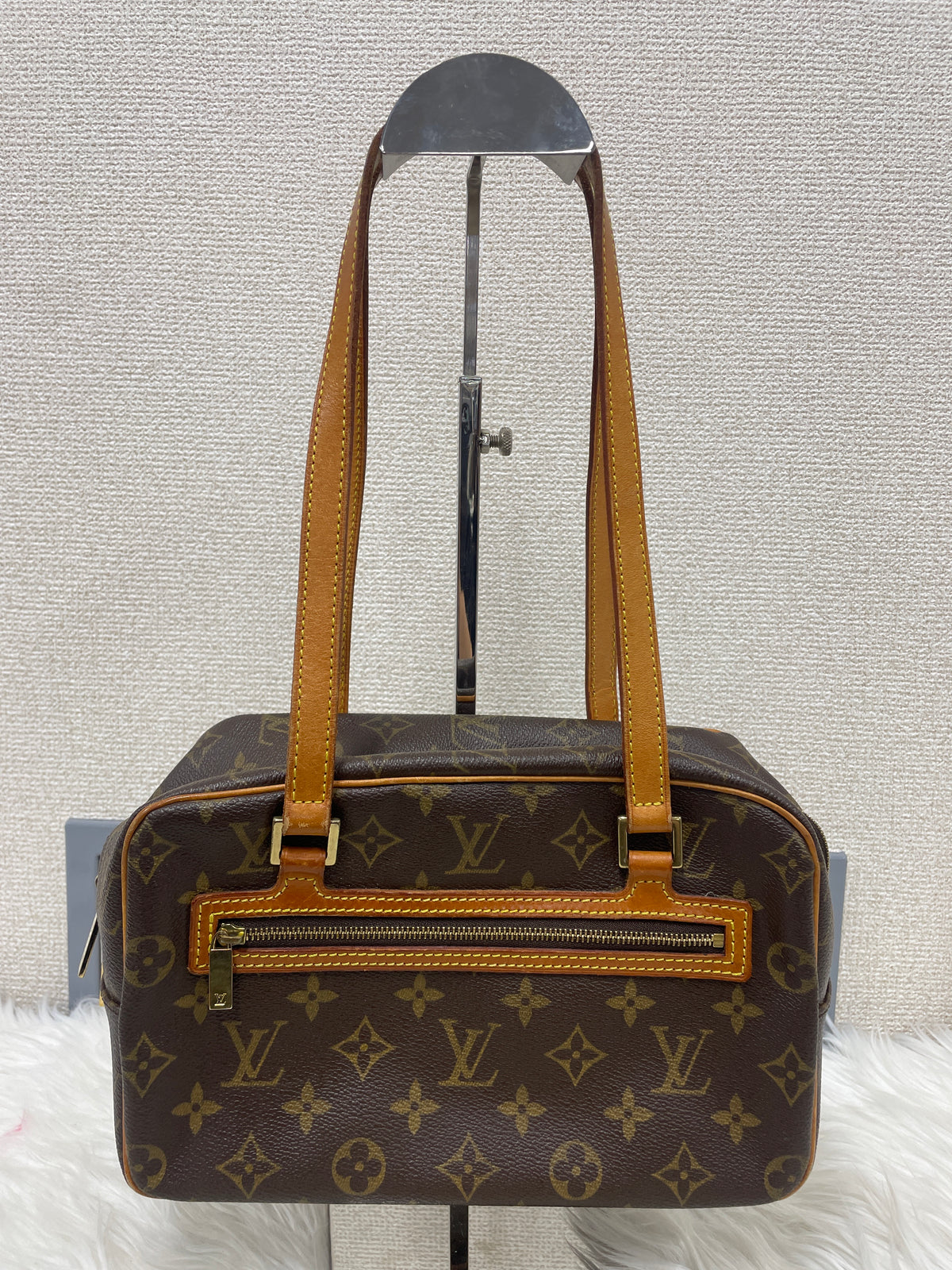 Louis Vuitton Brown Handle Bags A-18400