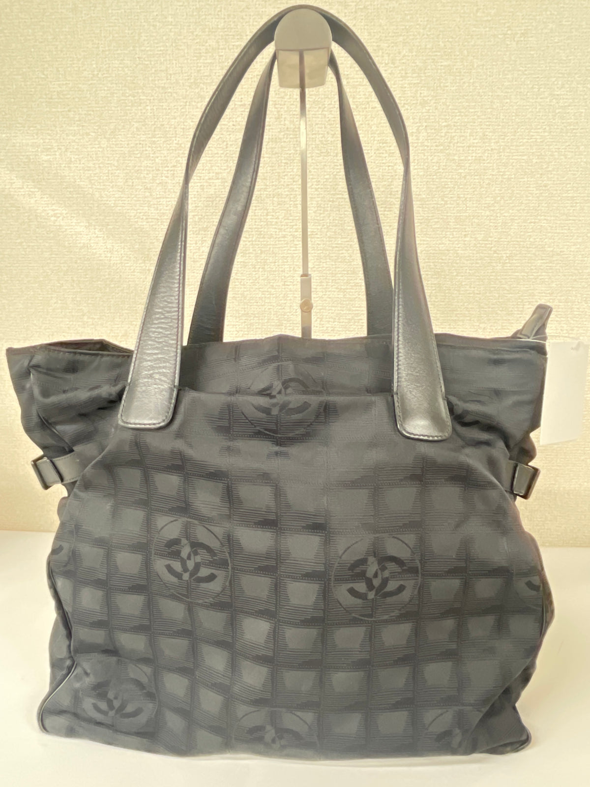 Chanel Black Tote Bags A-18418