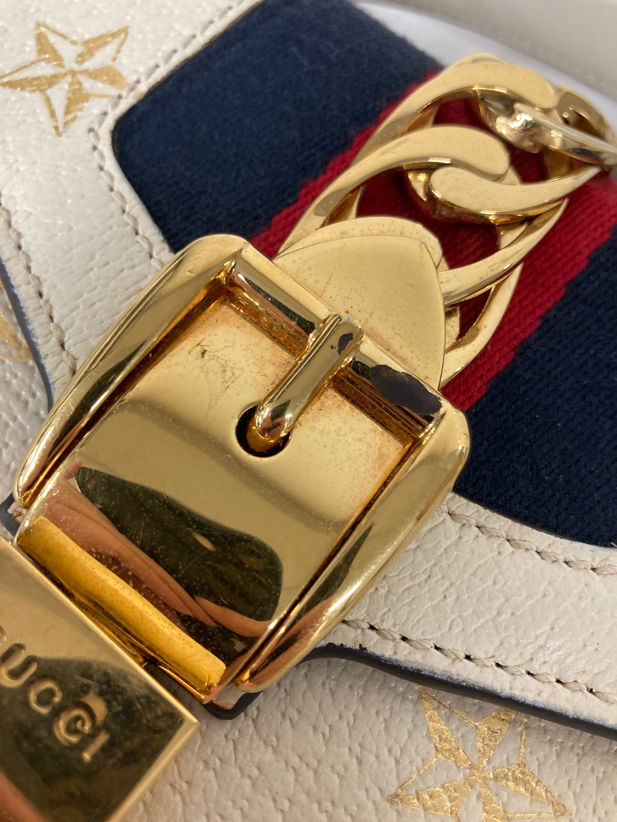 Gucci White Shoulder Bags A-18460