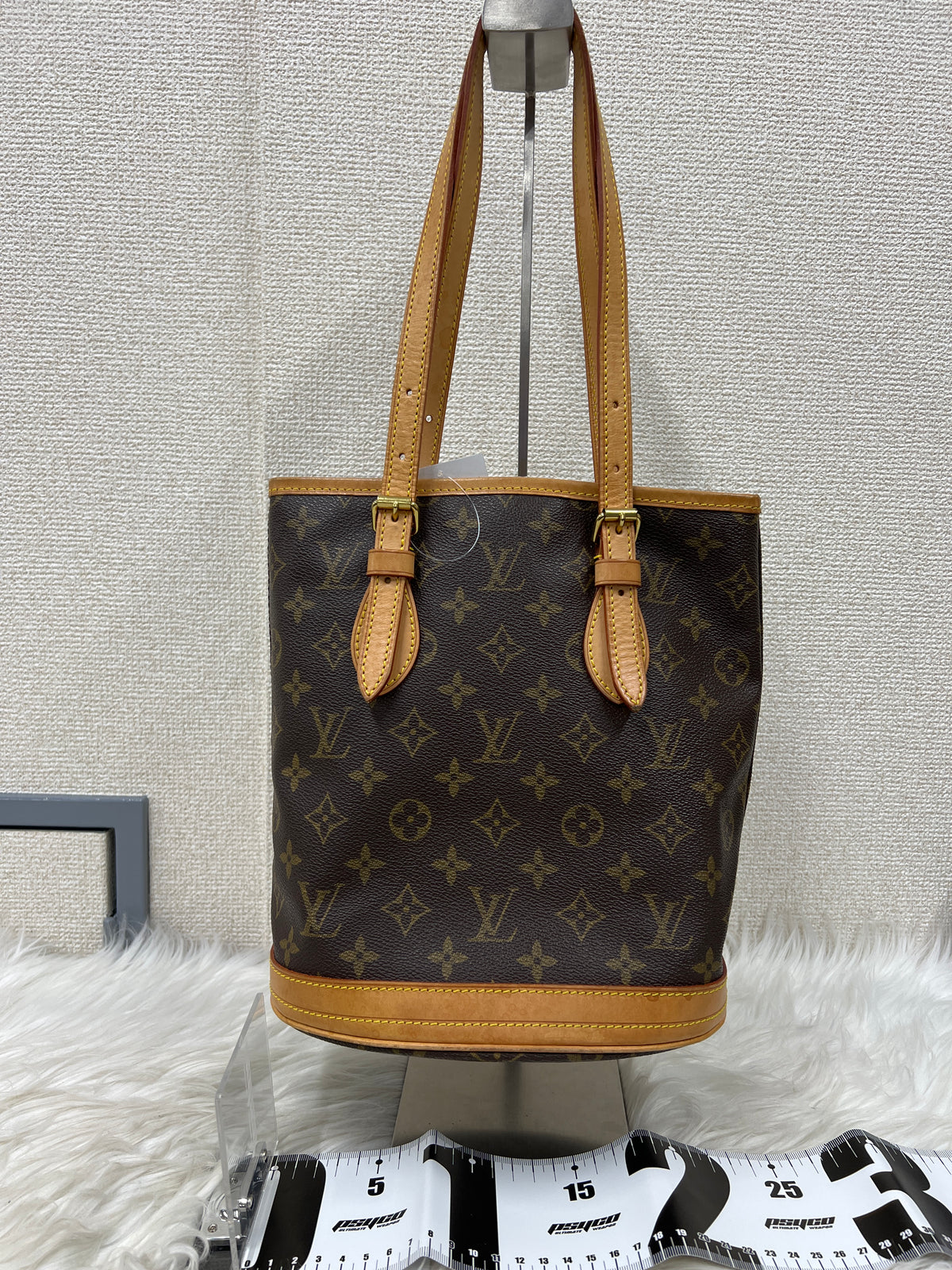 Louis Vuitton Brown Shoulder Bags A-18647