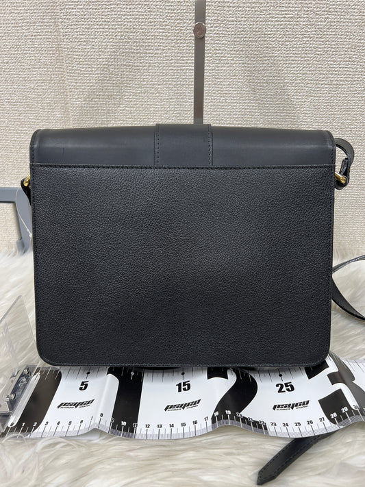 Saint Laurent Black Shoulder Bags A-18650