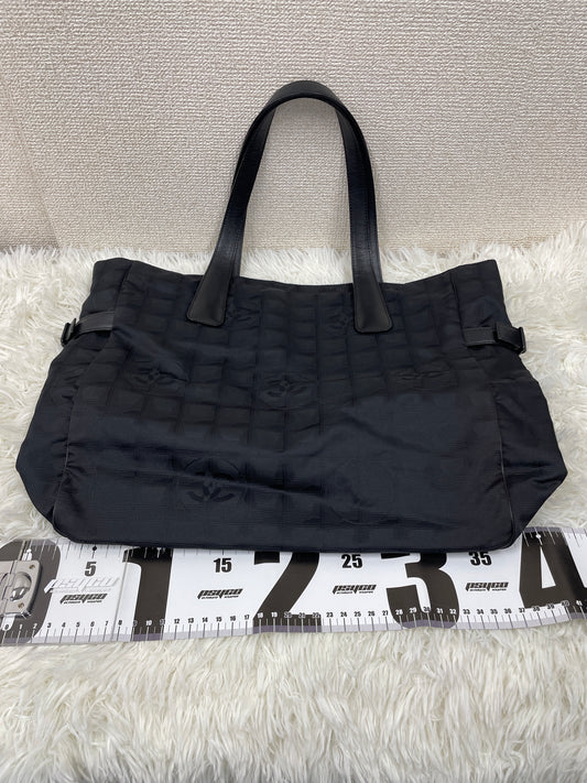 Chanel Black Tote Bags A-18667