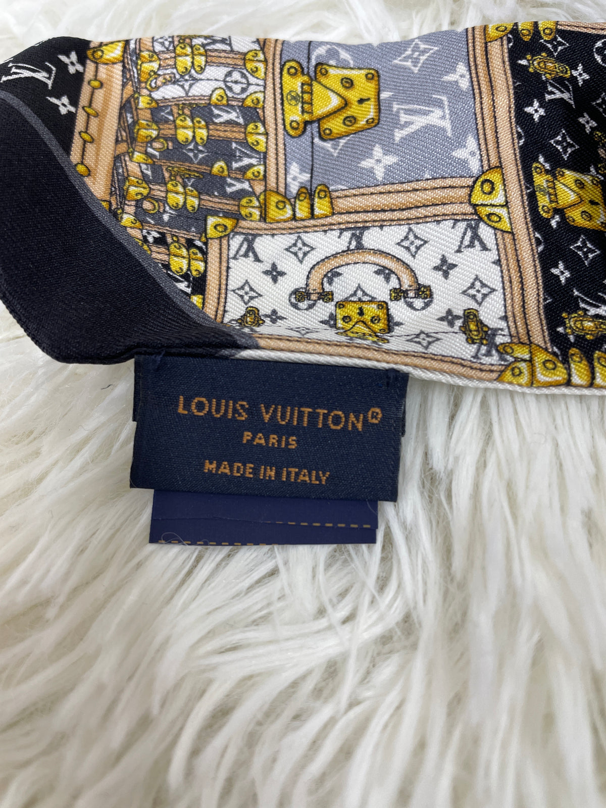 Louis Vuitton White Scarves A-18670