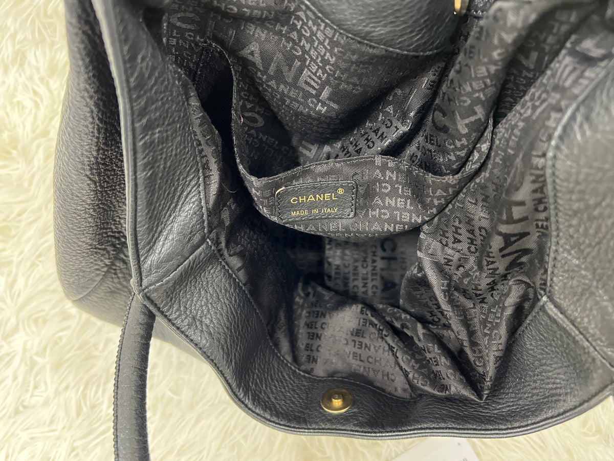 Chanel Black Tote Bags A-18770