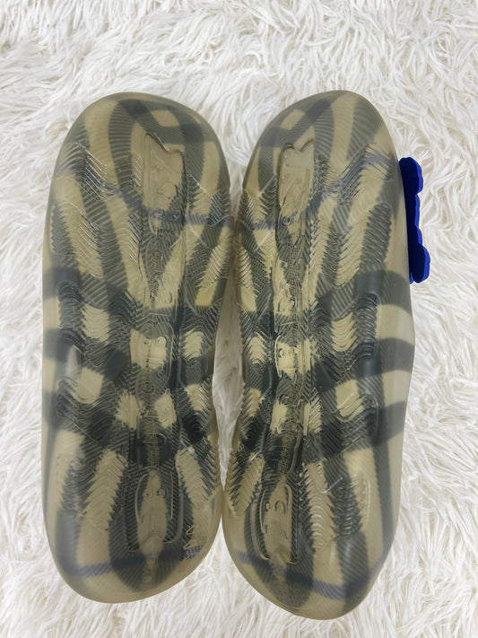 Burberry Green Shoes A-18819