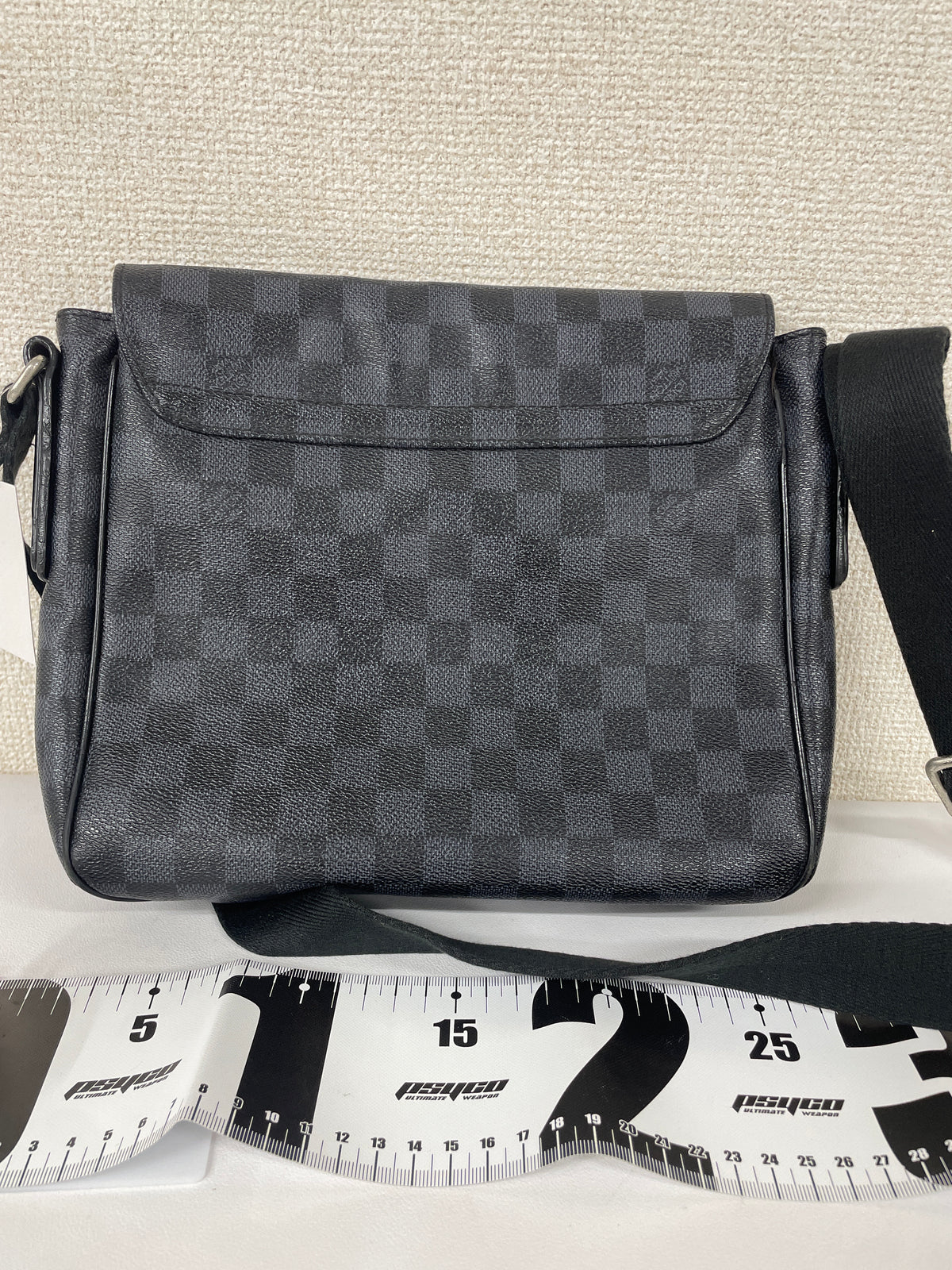 Louis Vuitton Black Shoulder Bags A-18974