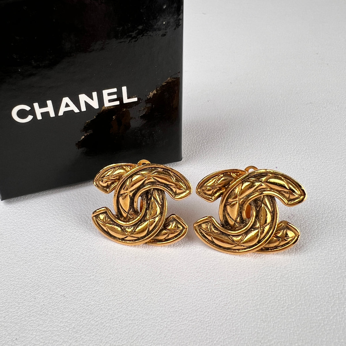 Chanel Gold Earrings A-19171