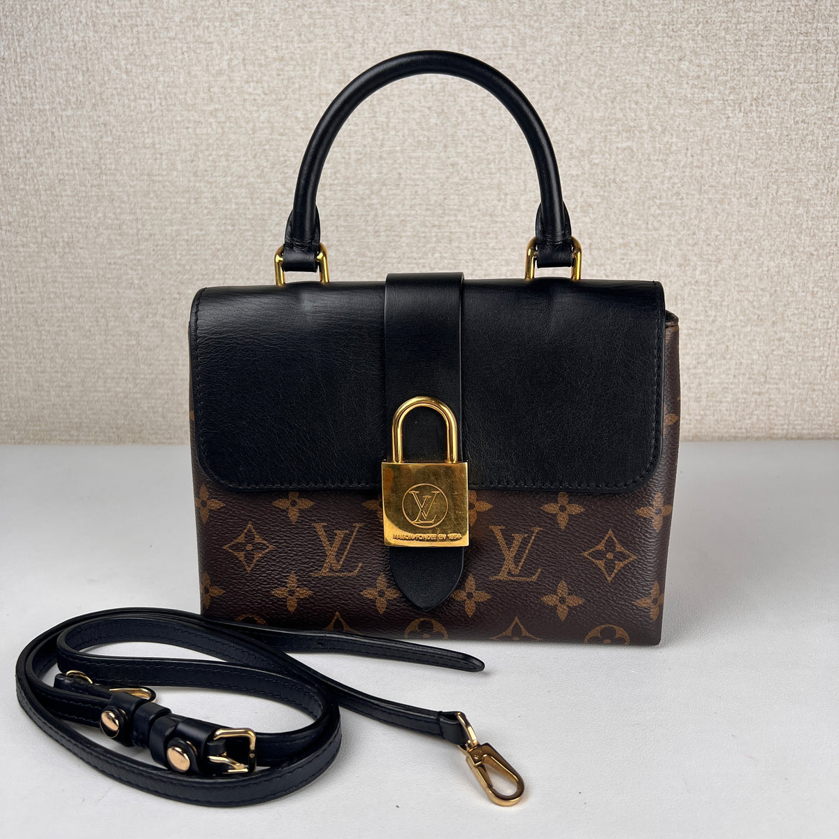 Louis Vuitton Gold Shoulder Bags A-19291
