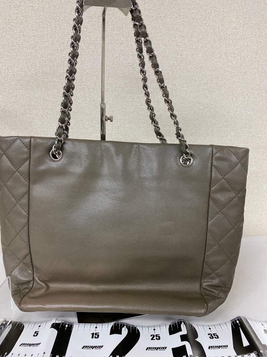 Chanel Gray Tote Bags A-19333