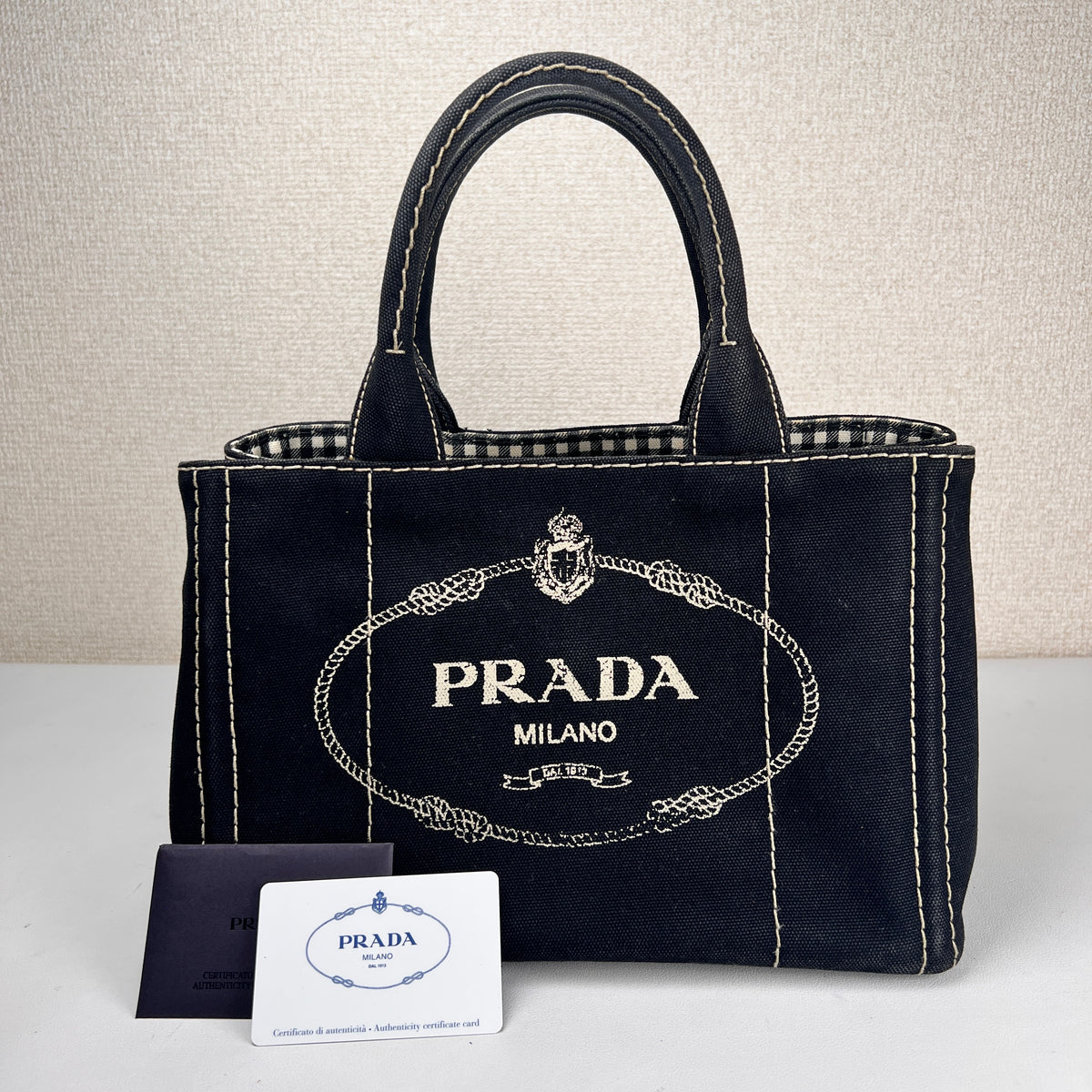 Prada Black Tote Bags A-19374