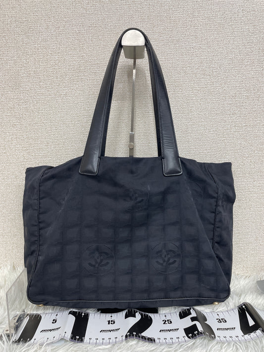 Chanel Black Tote Bags A-19429
