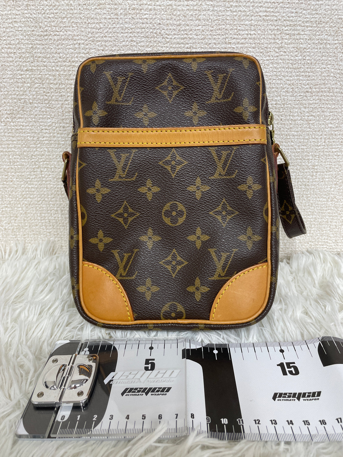 Louis Vuitton Brown Shoulder Bags A-19762