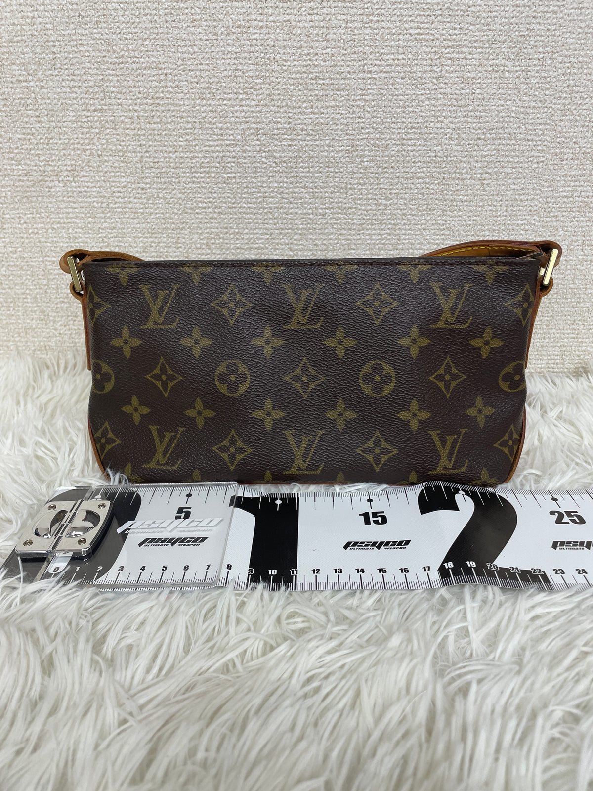 Louis Vuitton Brown Shoulder Bags A-19763