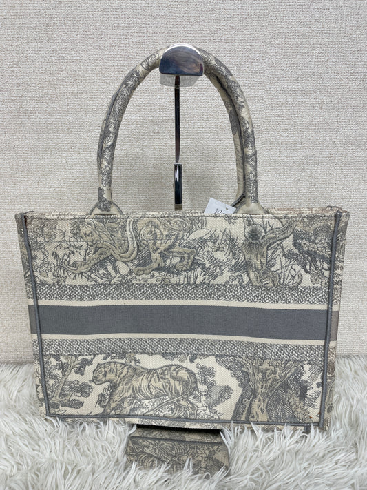 Dior White Tote Bags A-19830