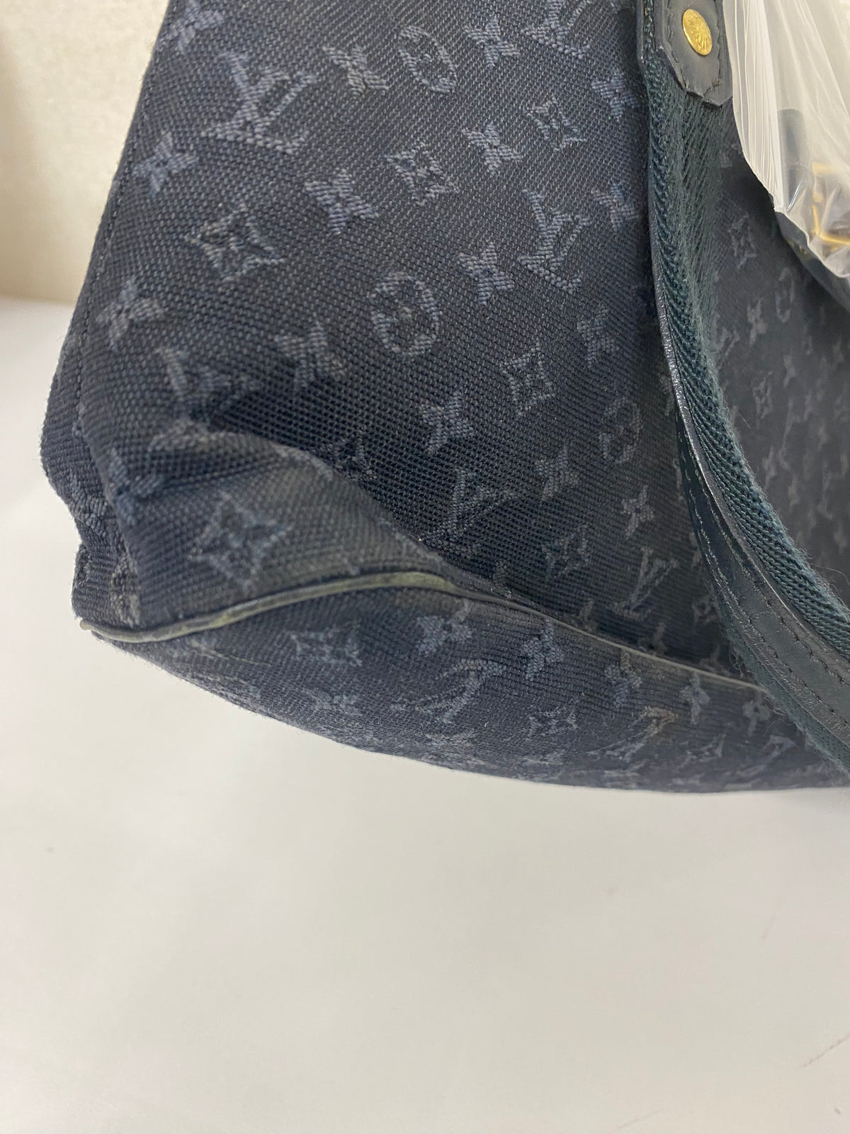 Louis Vuitton Navy Shoulder Bags A-17787