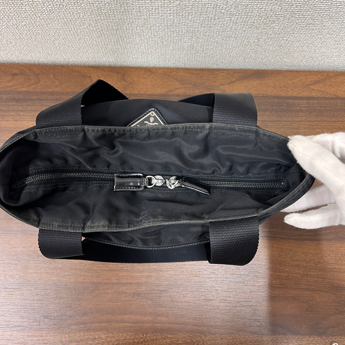 Prada Black Tote Bags A-16719