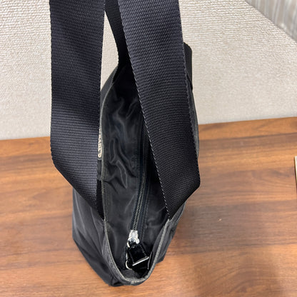 Prada Black Tote Bags A-16719
