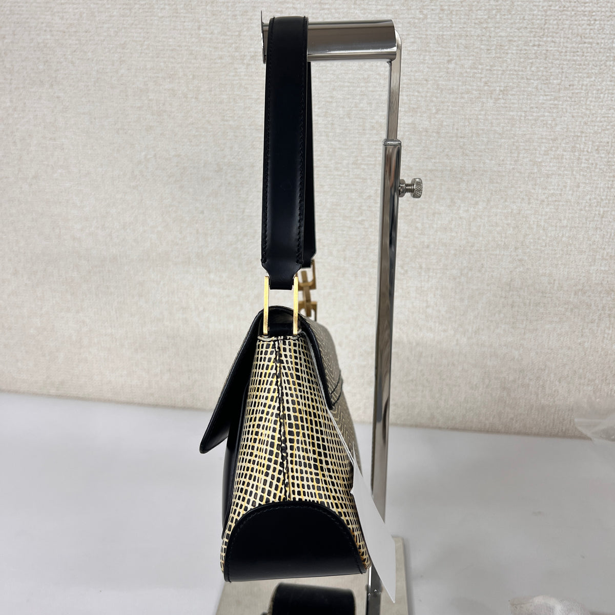 Ferragamo Black Shoulder Bags A-16433