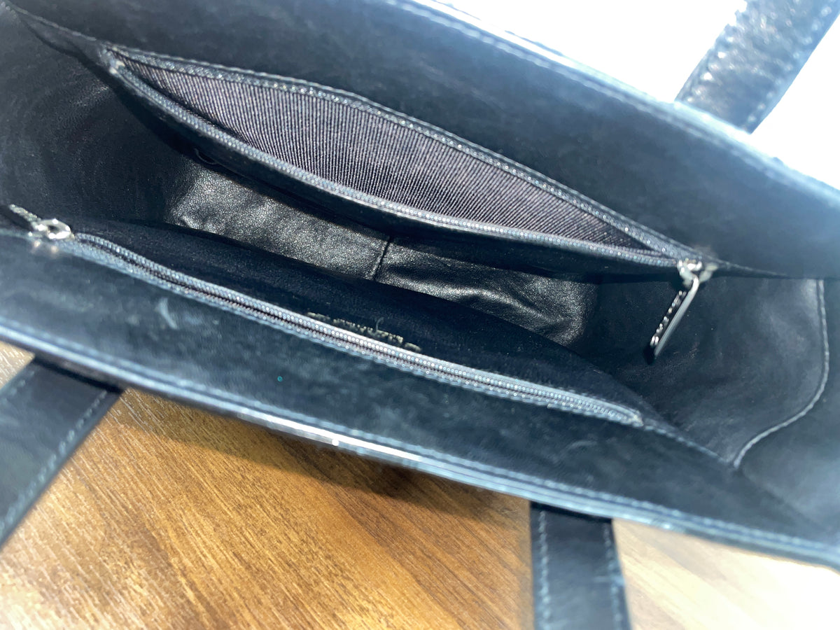 Chanel Black Tote Bags A-17817