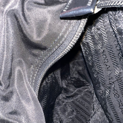 Prada Black Tote Bags A-16719