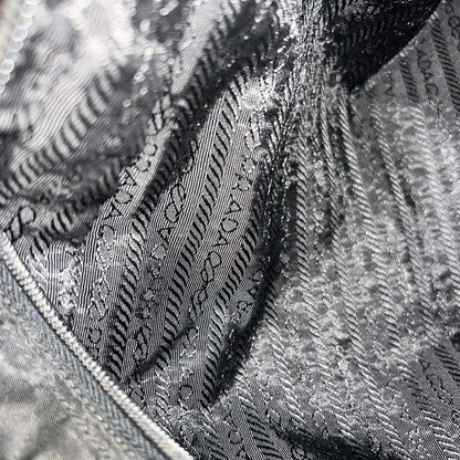 Prada Black Tote Bags A-16719