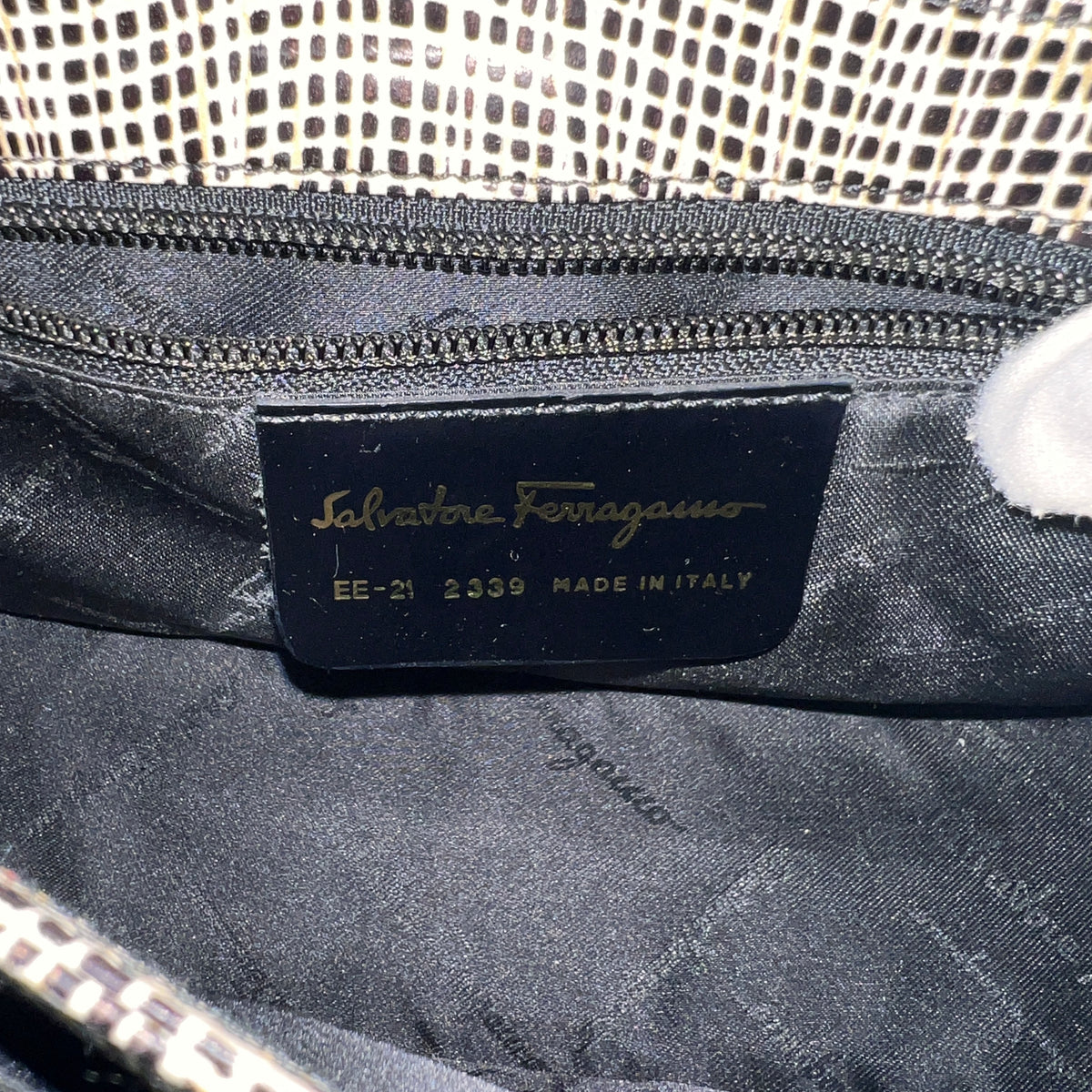 Ferragamo Black Shoulder Bags A-16433