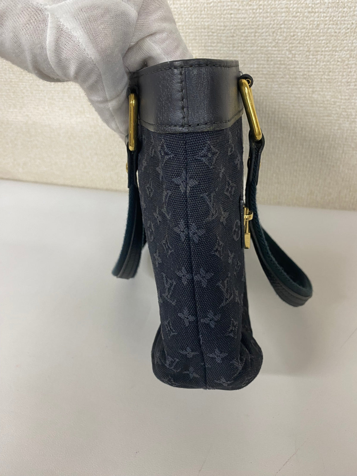 Louis Vuitton Navy Shoulder Bags A-17787