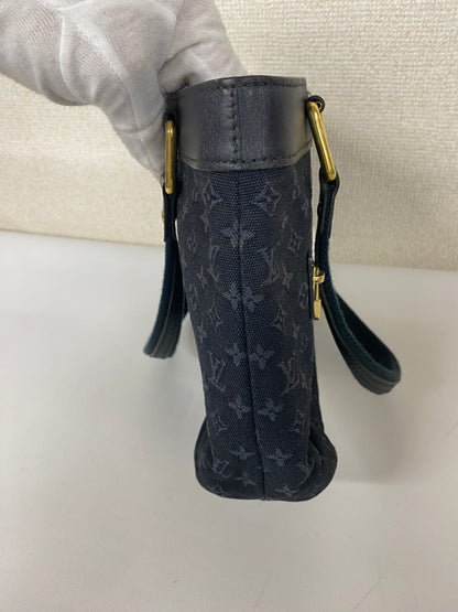 Louis Vuitton Navy Shoulder Bags A-17787